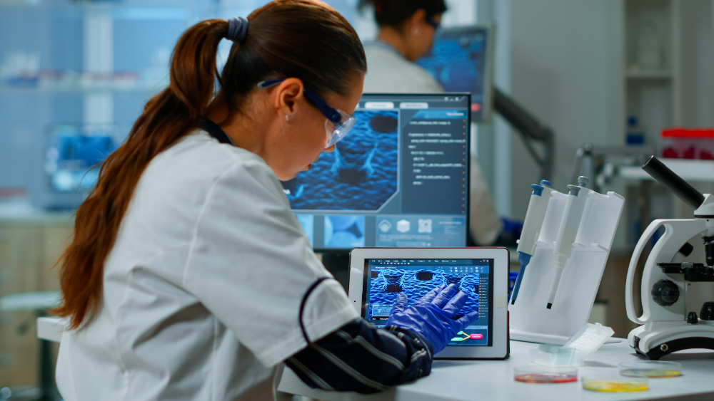 Real-Time Tracking in Labs: Boosting Efficiency Across Departments with CARE LabTrak